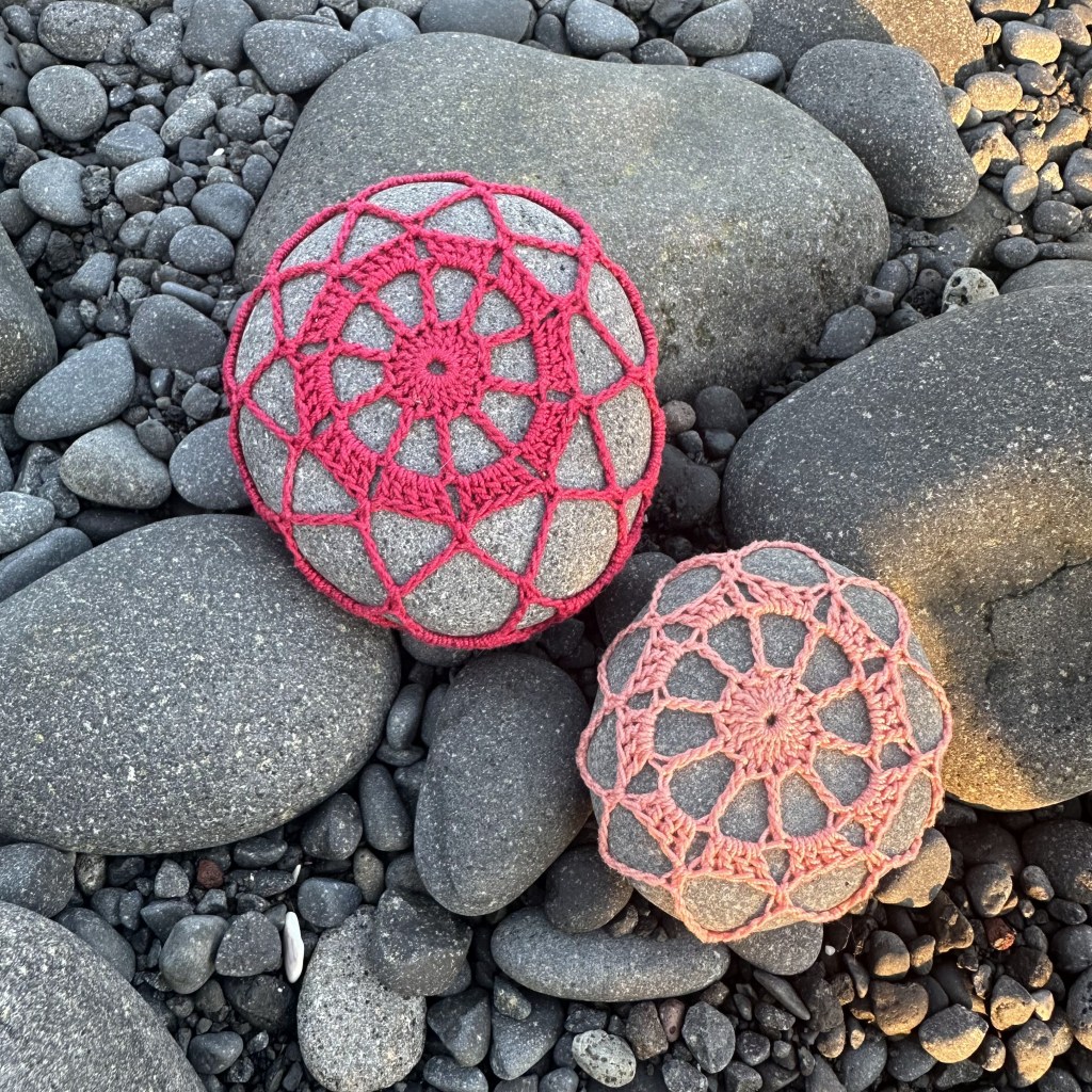 Crochet Clothed Stone #2 – free&nbsp;pattern