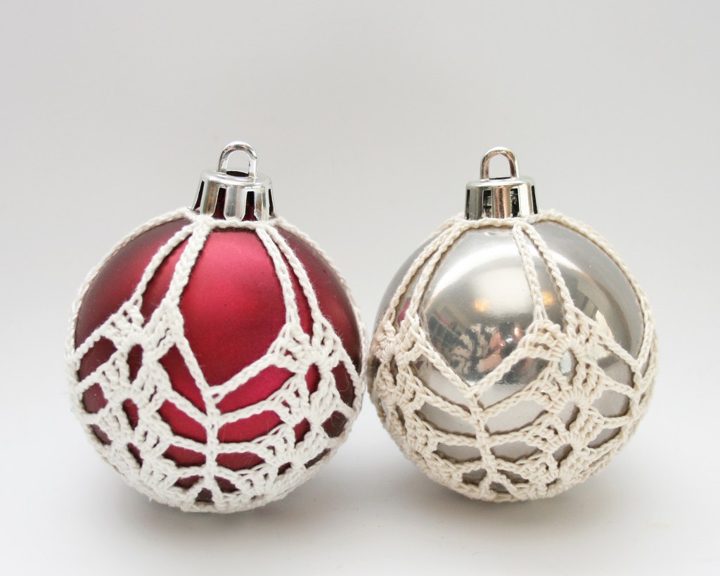 Crochet Covered Christmas Baubles #9 – free&nbsp;pattern