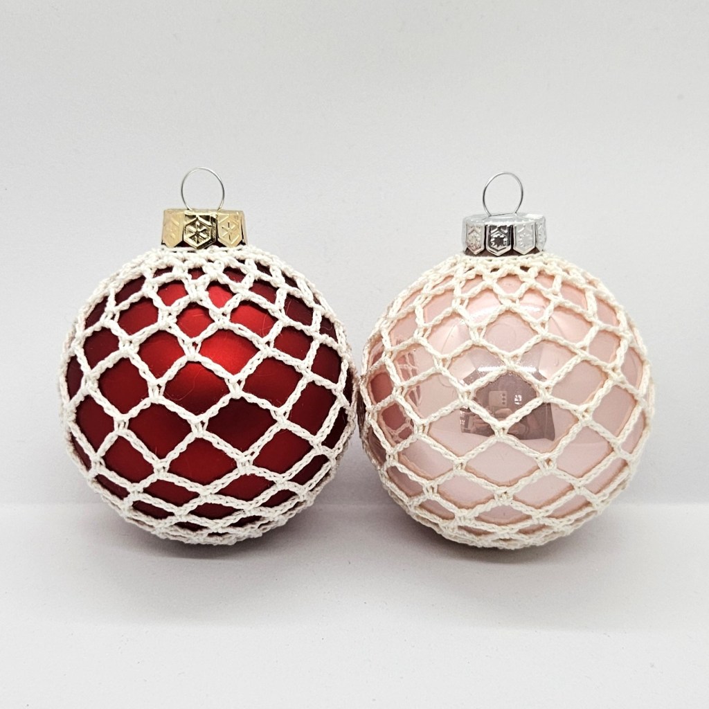 Crochet Covered Christmas Baubles #2 – free&nbsp;pattern